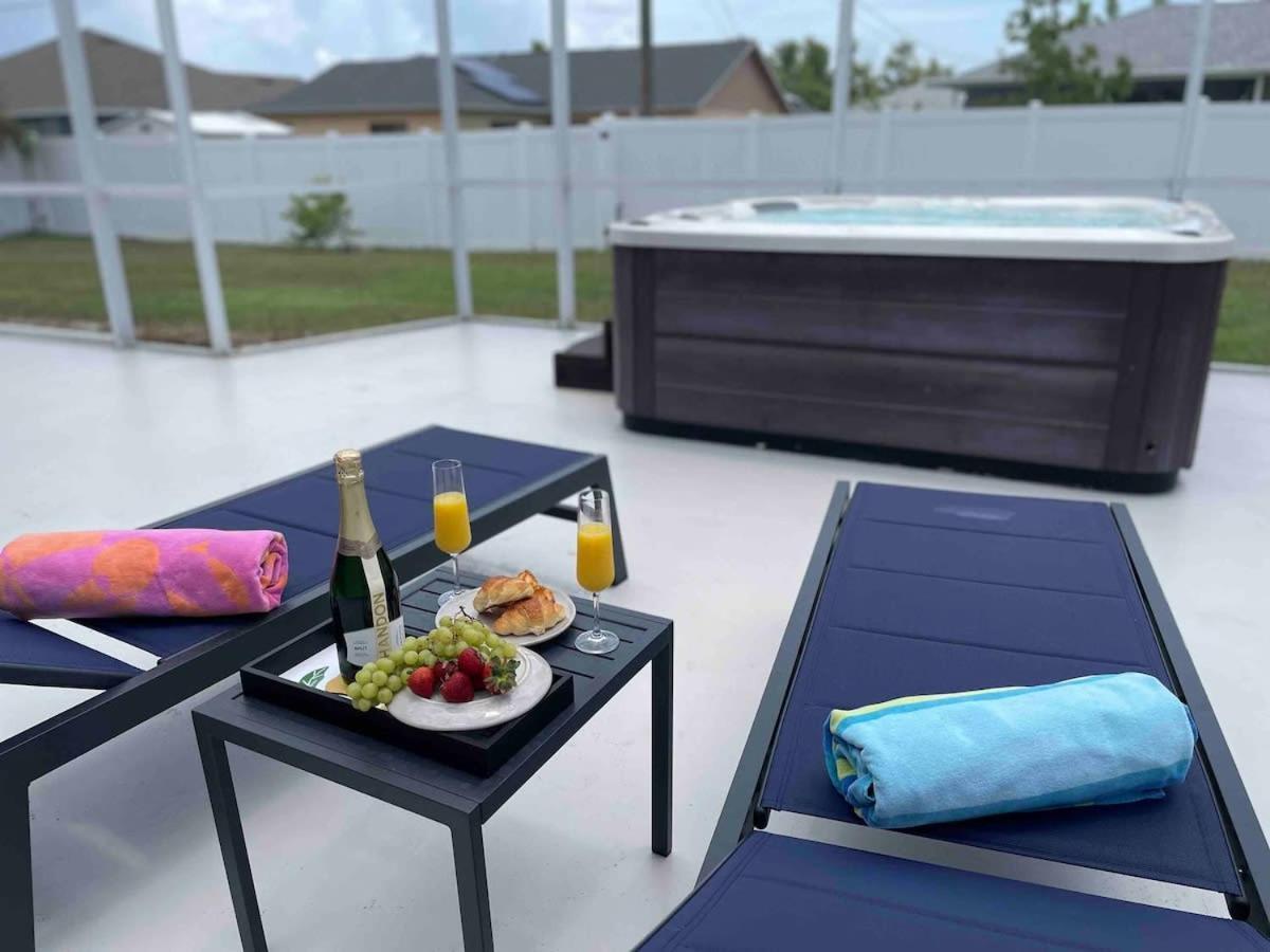 Endless Summer Retreat Jacuzzi 3Kingbed Airhockey ケープコーラル エクステリア 写真